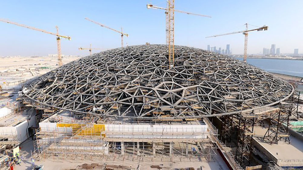 Creating the impression of a Rain of Light in the interior of the Louvre, Abu Dhabi